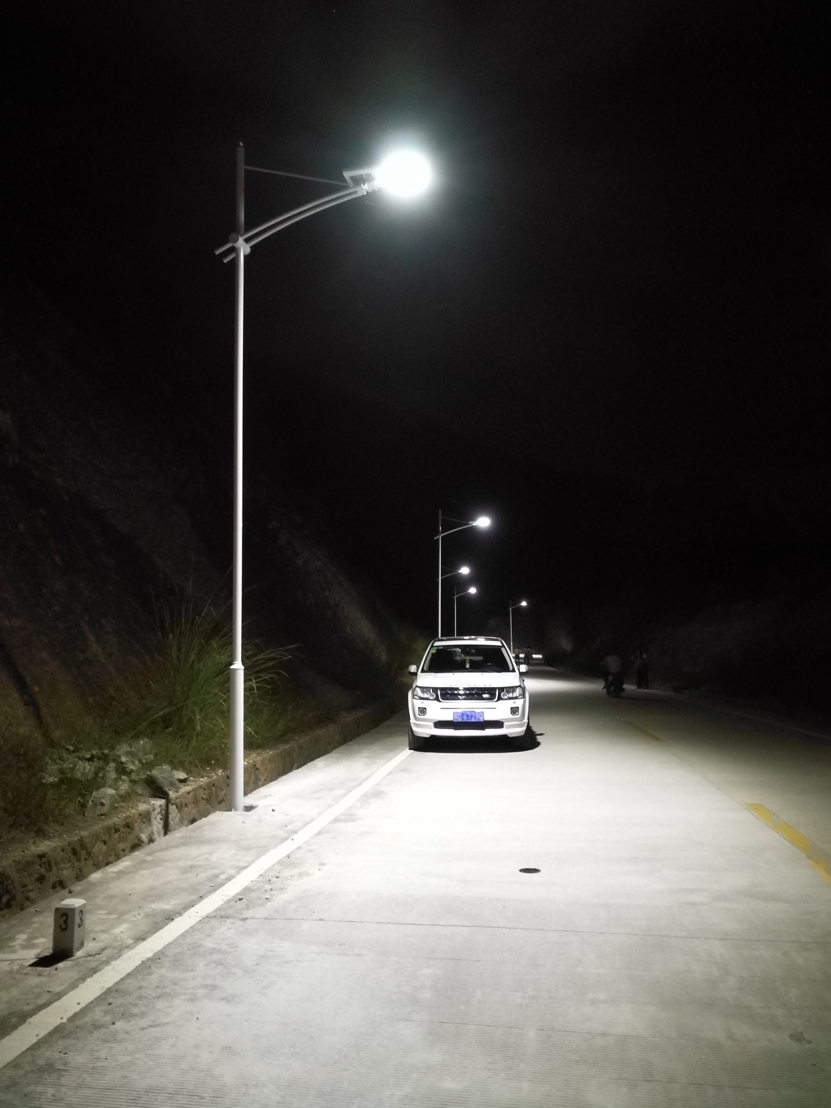 公路免接線光能路燈