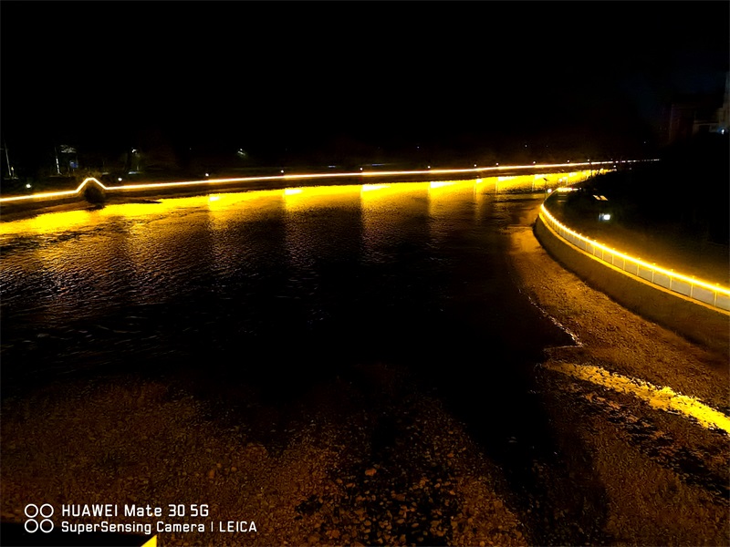 太陽(yáng)能無(wú)電亮化夜景系列景觀燈山路效果